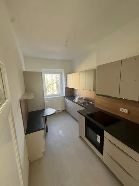Neuwertig sanierte 3 Zimmer-Whg mit Balkon für Studenten WG, Familie oder Paare — photo 1